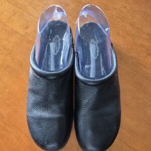 Azaléia Black Leather Slip-On Shoes. Size 8